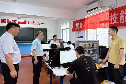 精准赋能退役军人 深耕职教就业服务——卧龙区退役军人事务局局长朱可一行莅临振方职业培训学校调研指导