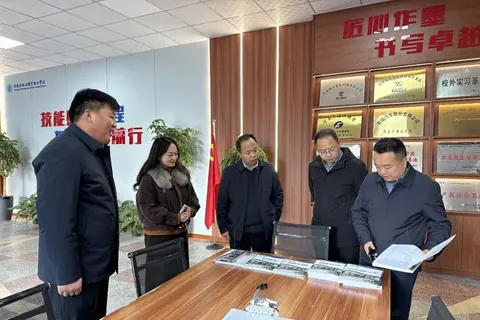 信阳市新县、南阳市人社局领导一行莅临南阳市振方职业培训学校指导工作