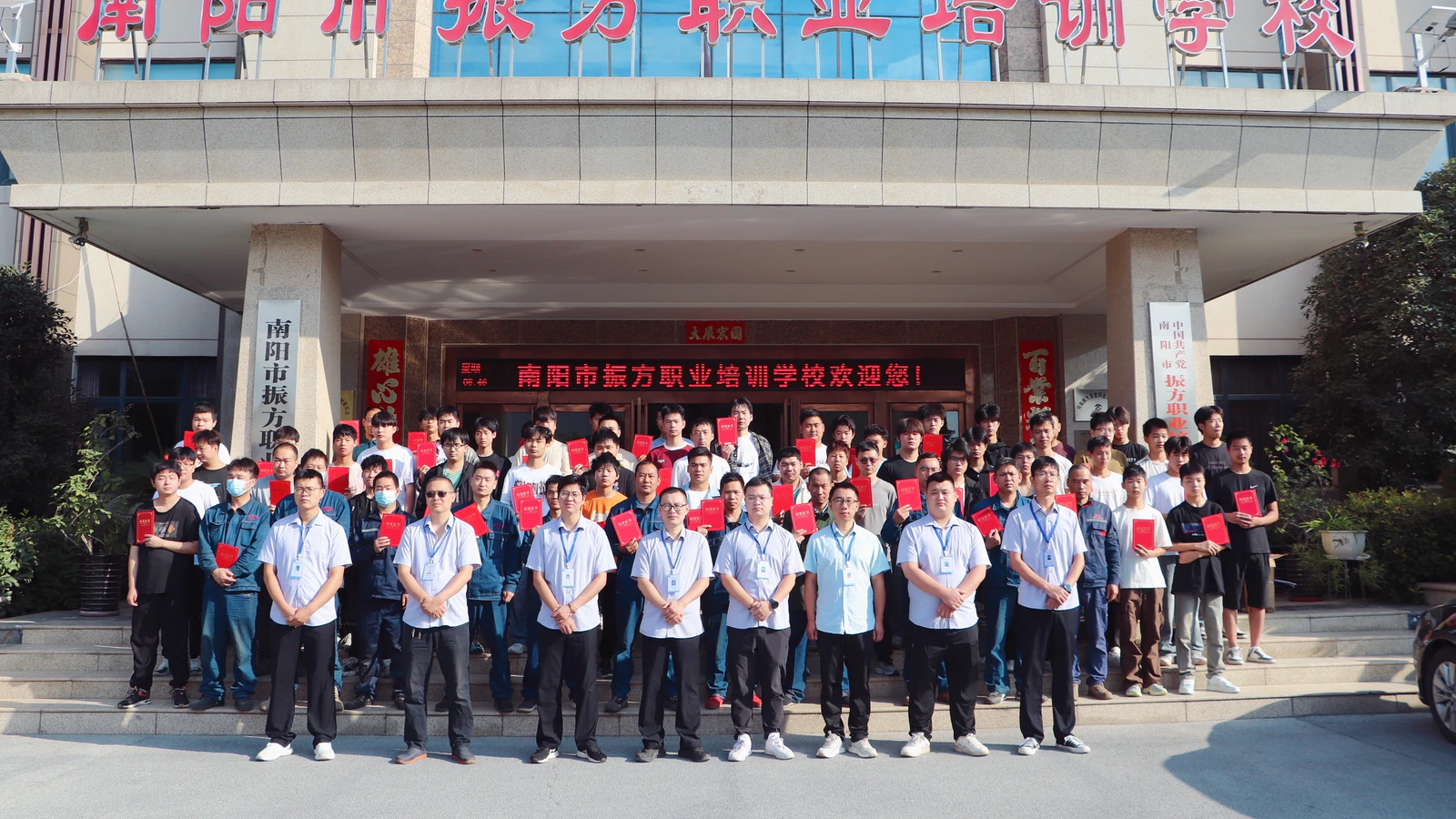 学校实训与就业服务场景
